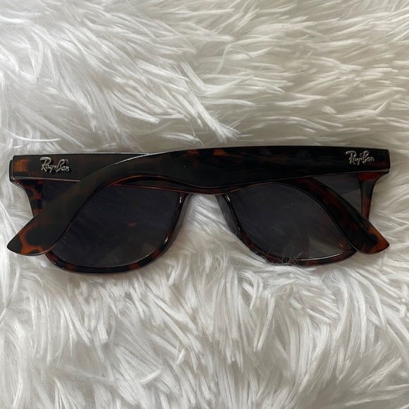 Ray Ban tortoiseshell shades - Picture 3 of 4